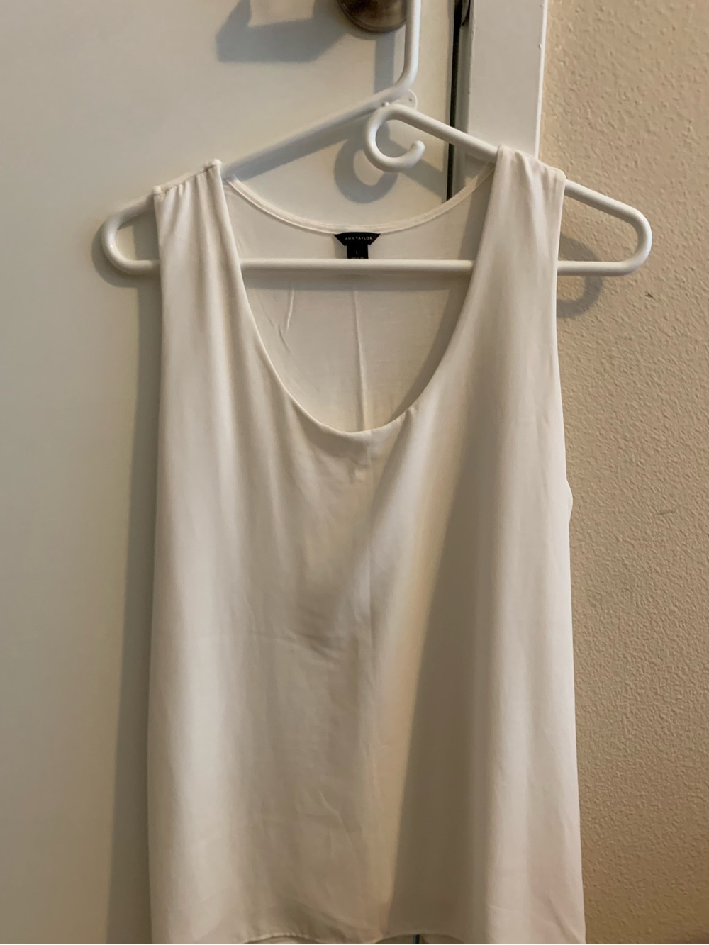 Ann Taylor Cream white Scoop Neck Sleeveless Tanktop Blouse